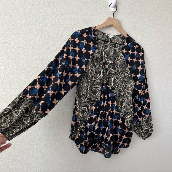 Entro Black Blue Flowy Boho Floral Abstract Top- Size Small - Picture 10 of 11